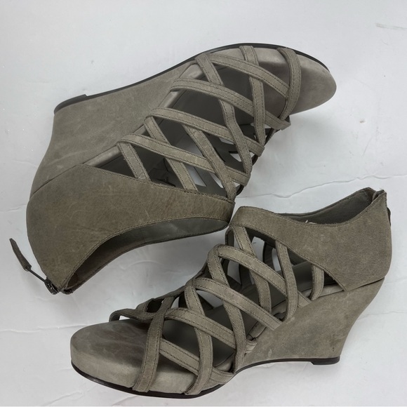 Eileen Fisher criss cross taupe leather wedged booties-woman’s 8 - Picture 9 of 9